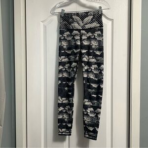 LULULEMON polka dot and clouds print leggings women’s size 2 grey colour